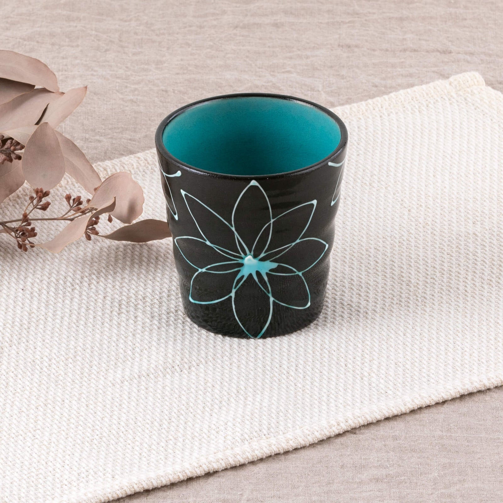 湧田焼.イッチン 丹波立杭焼 / イッチン 7寸皿 / 黒 黄 | Piröleikki