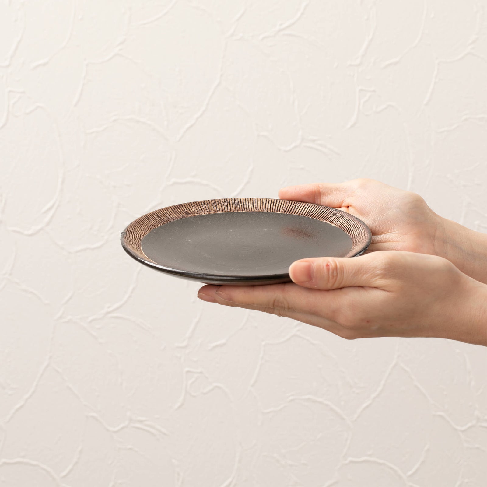 rusty 取皿 kuromino – 丹山窯 土岐美濃焼 TANZAN